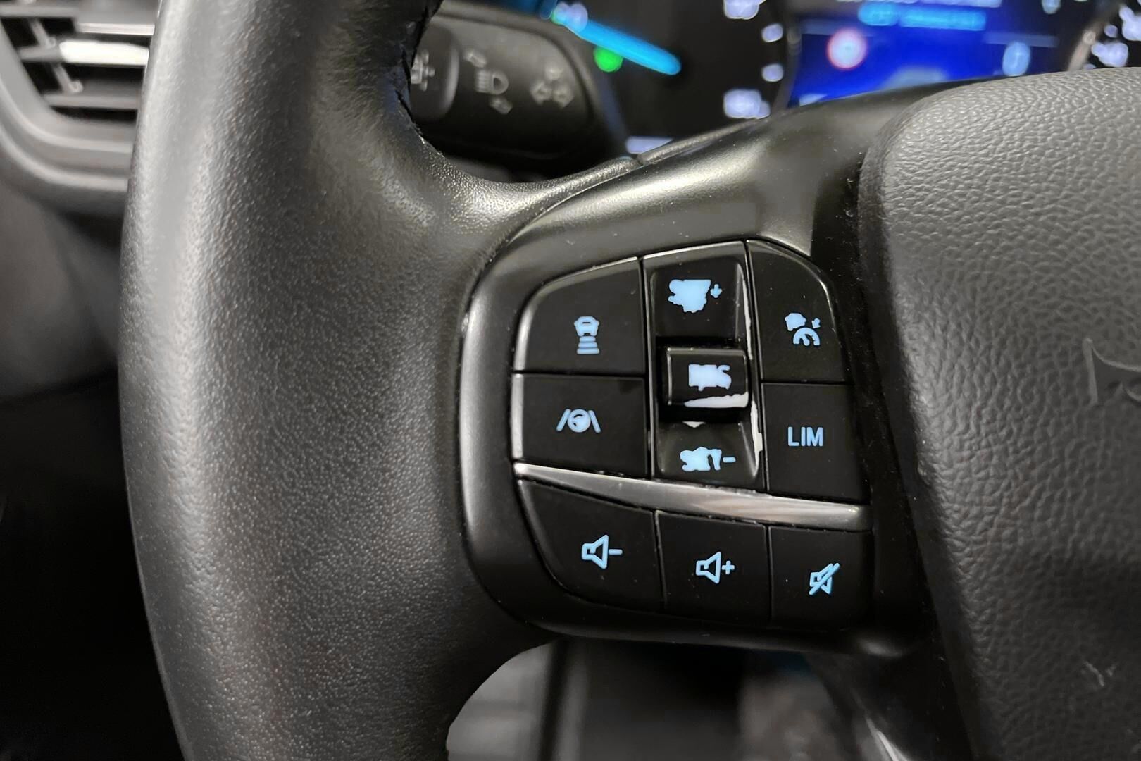 Ford Kuga iso kuva 17