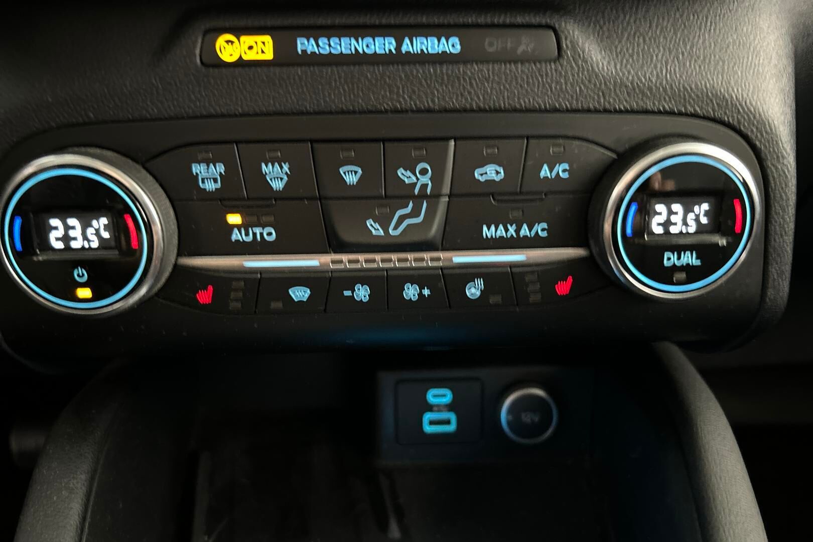 Ford Kuga iso kuva 18