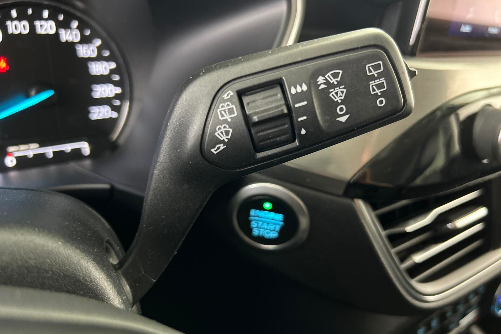 Ford Kuga iso kuva 21