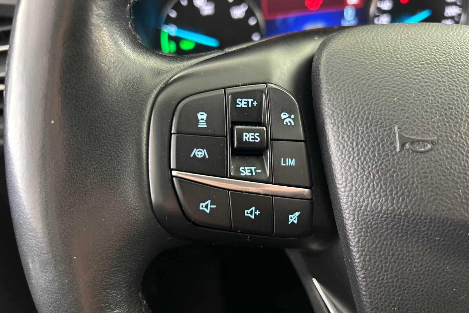 Ford Kuga iso kuva 22