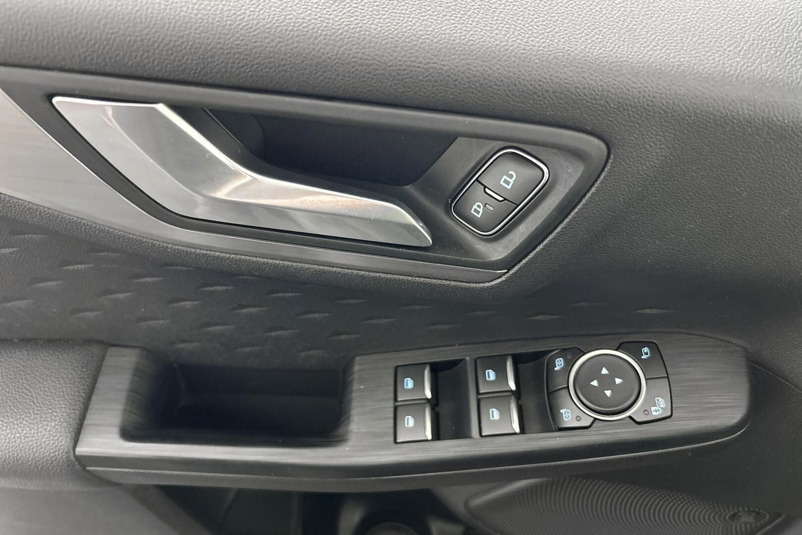 Ford Kuga iso kuva 25