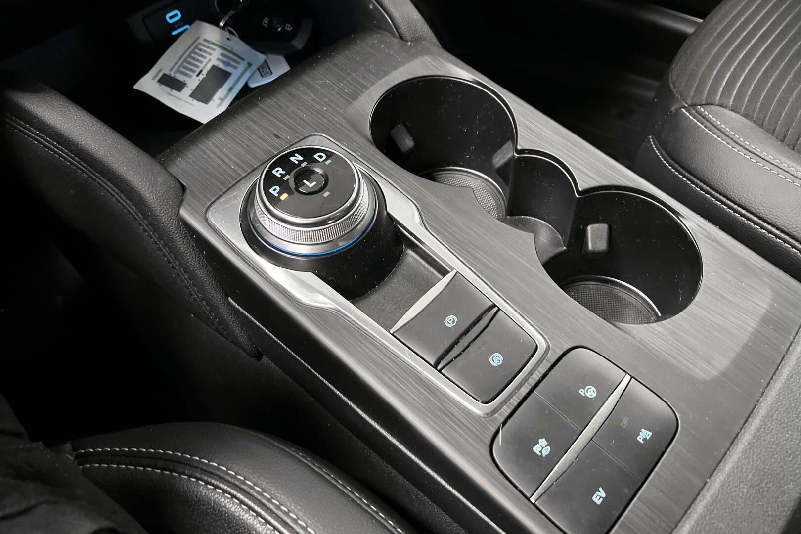 Ford Kuga iso kuva 18