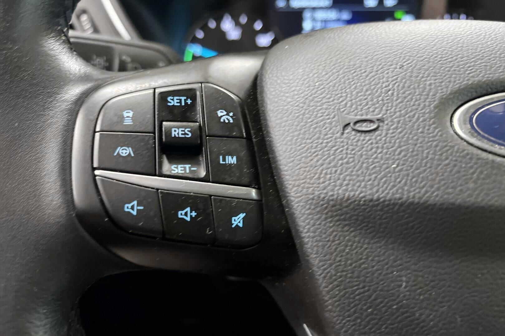Ford Kuga iso kuva 20