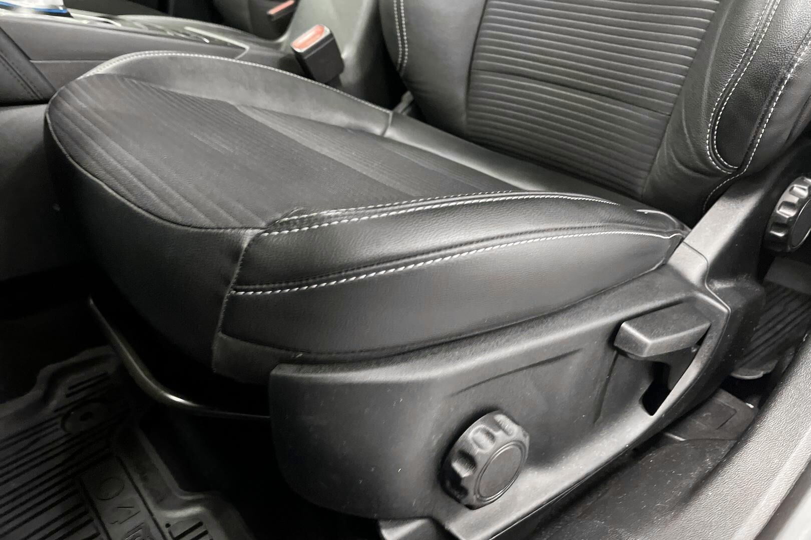 Ford Kuga iso kuva 23