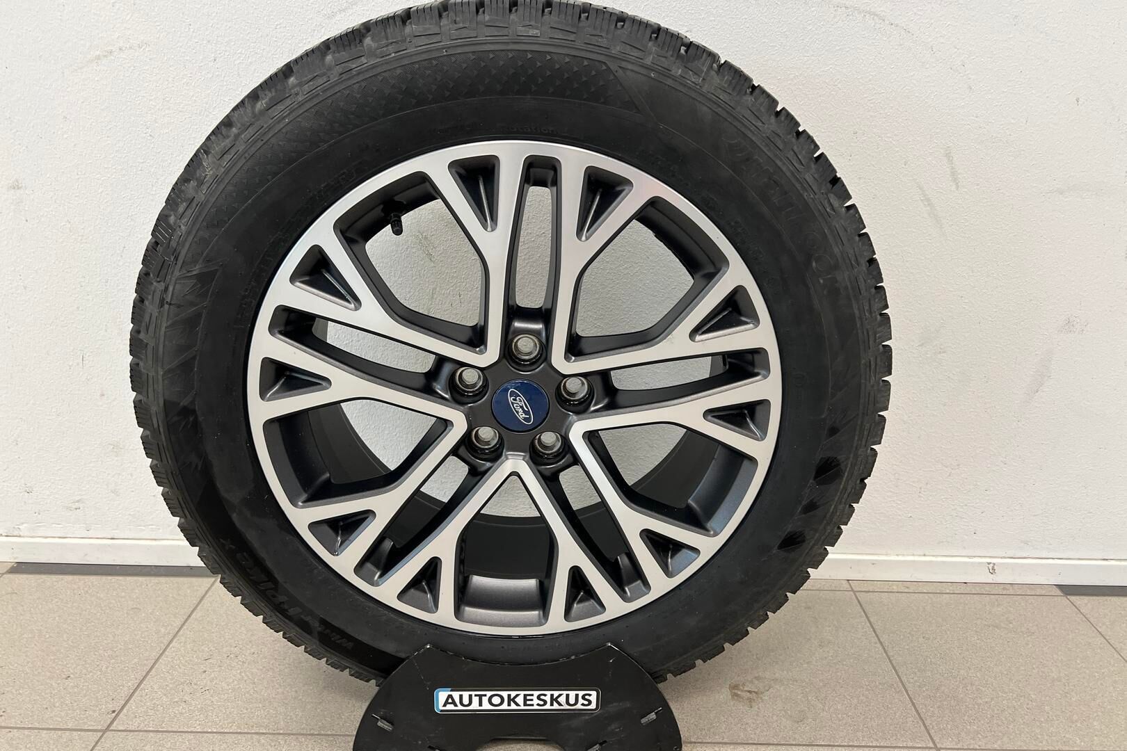 Ford Kuga iso kuva 24