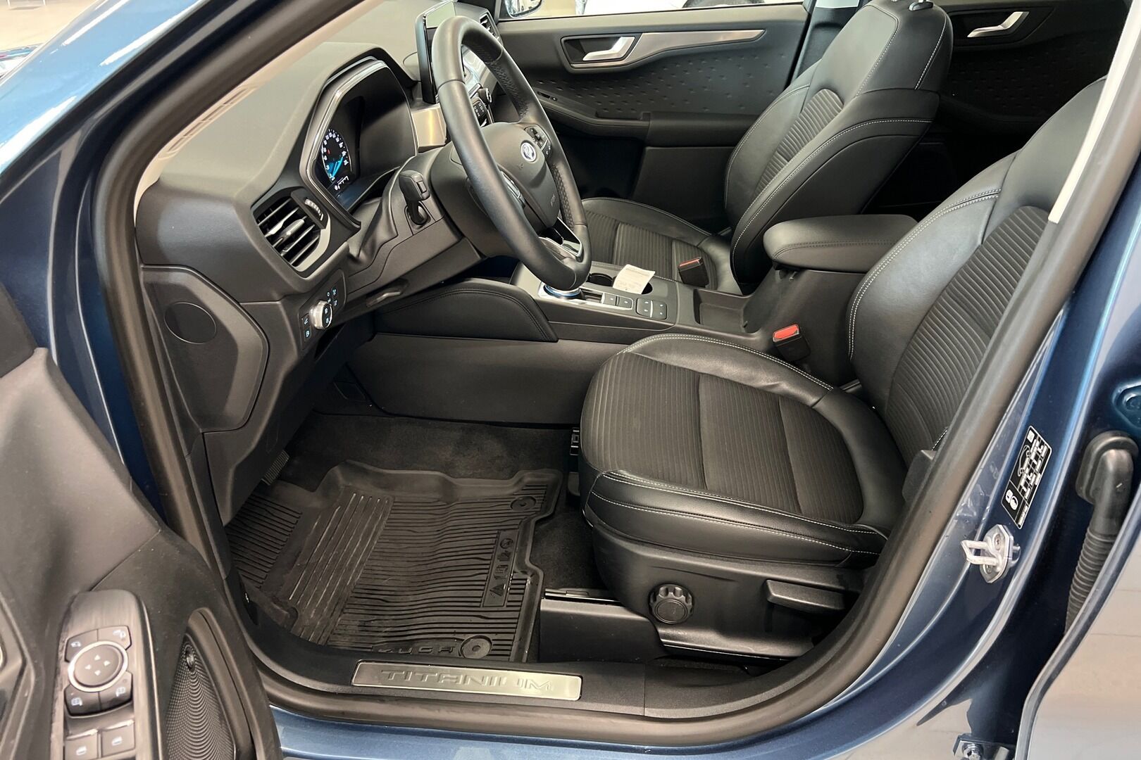 Ford Kuga iso kuva 8