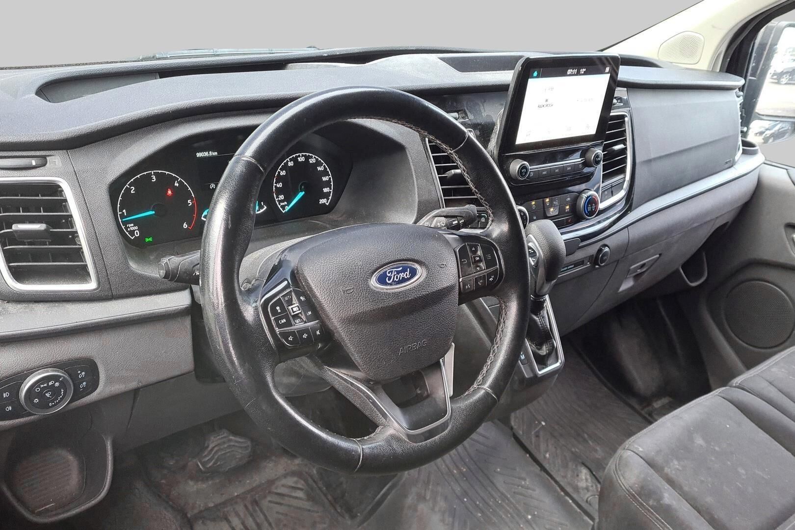 Ford Transit Custom iso kuva 1