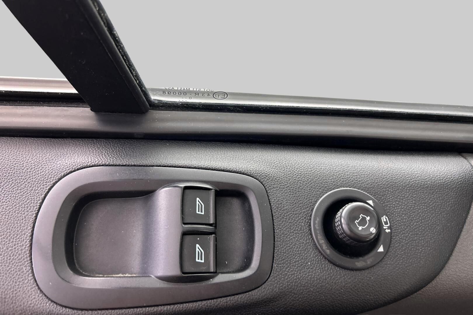 Ford Transit Custom iso kuva 25