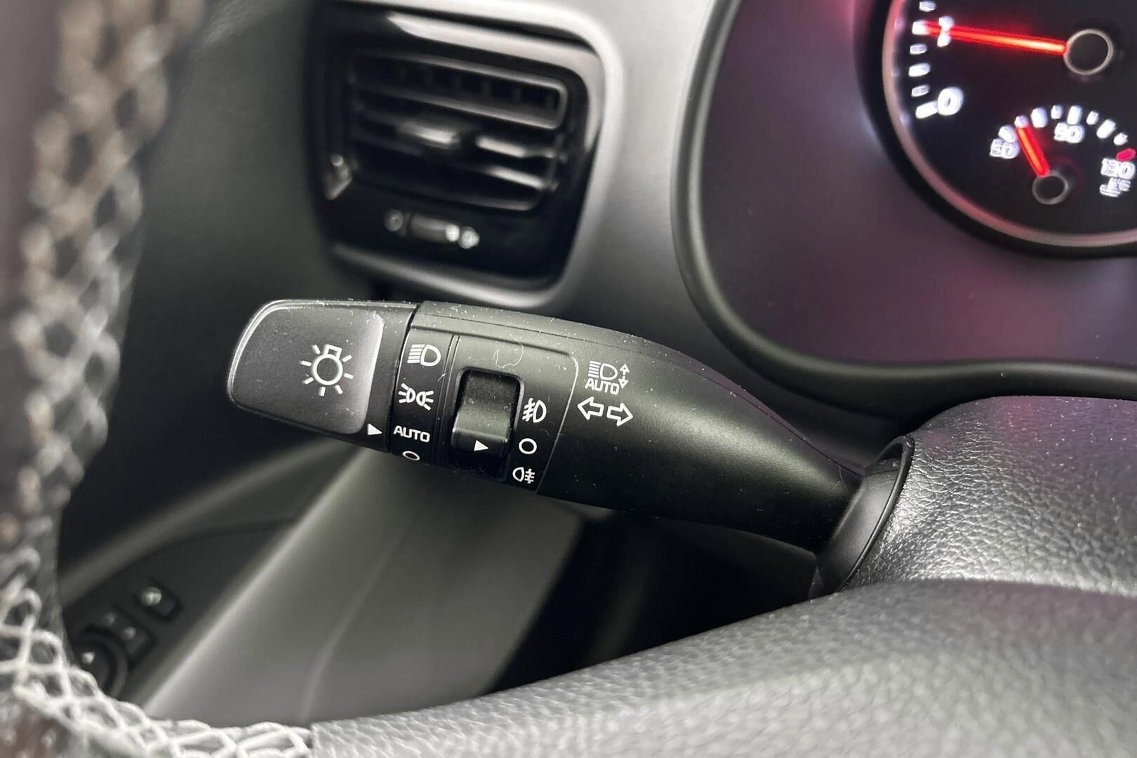 Kia Stonic iso kuva 15