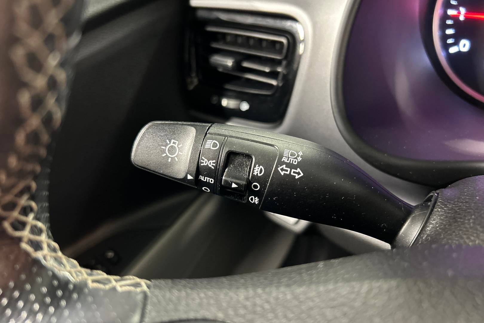 Kia Stonic iso kuva 28