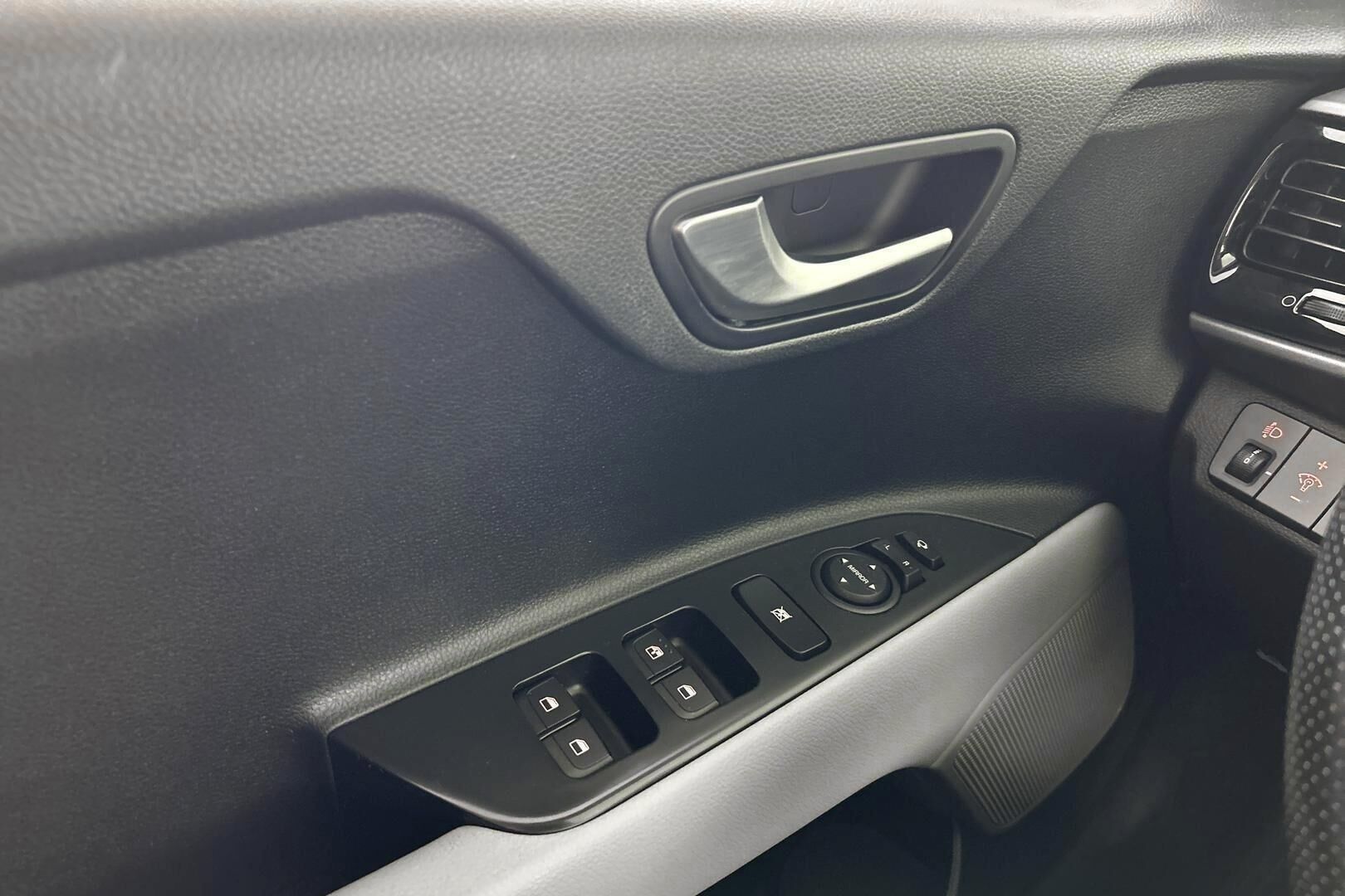 Kia Stonic iso kuva 17