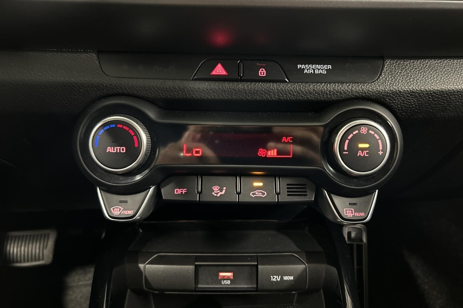 Kia Stonic iso kuva 21