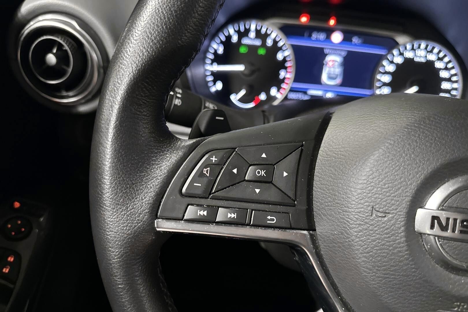 Nissan Juke iso kuva 34