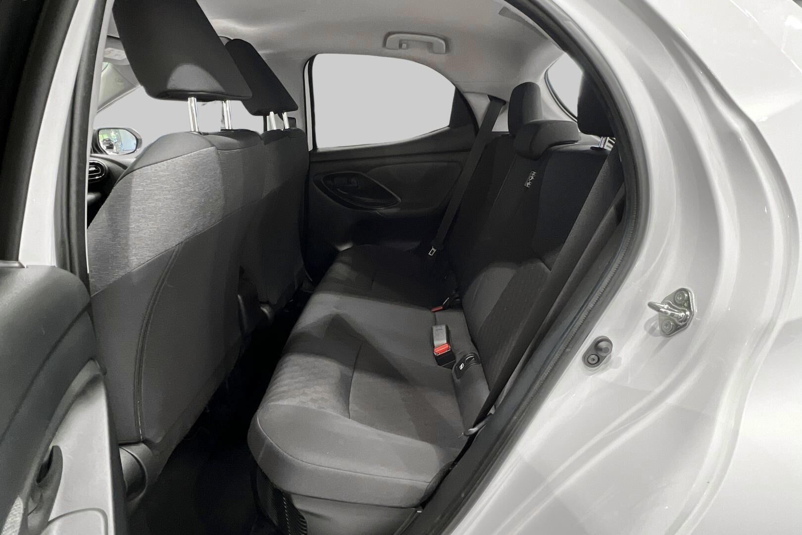 Toyota Yaris iso kuva 10