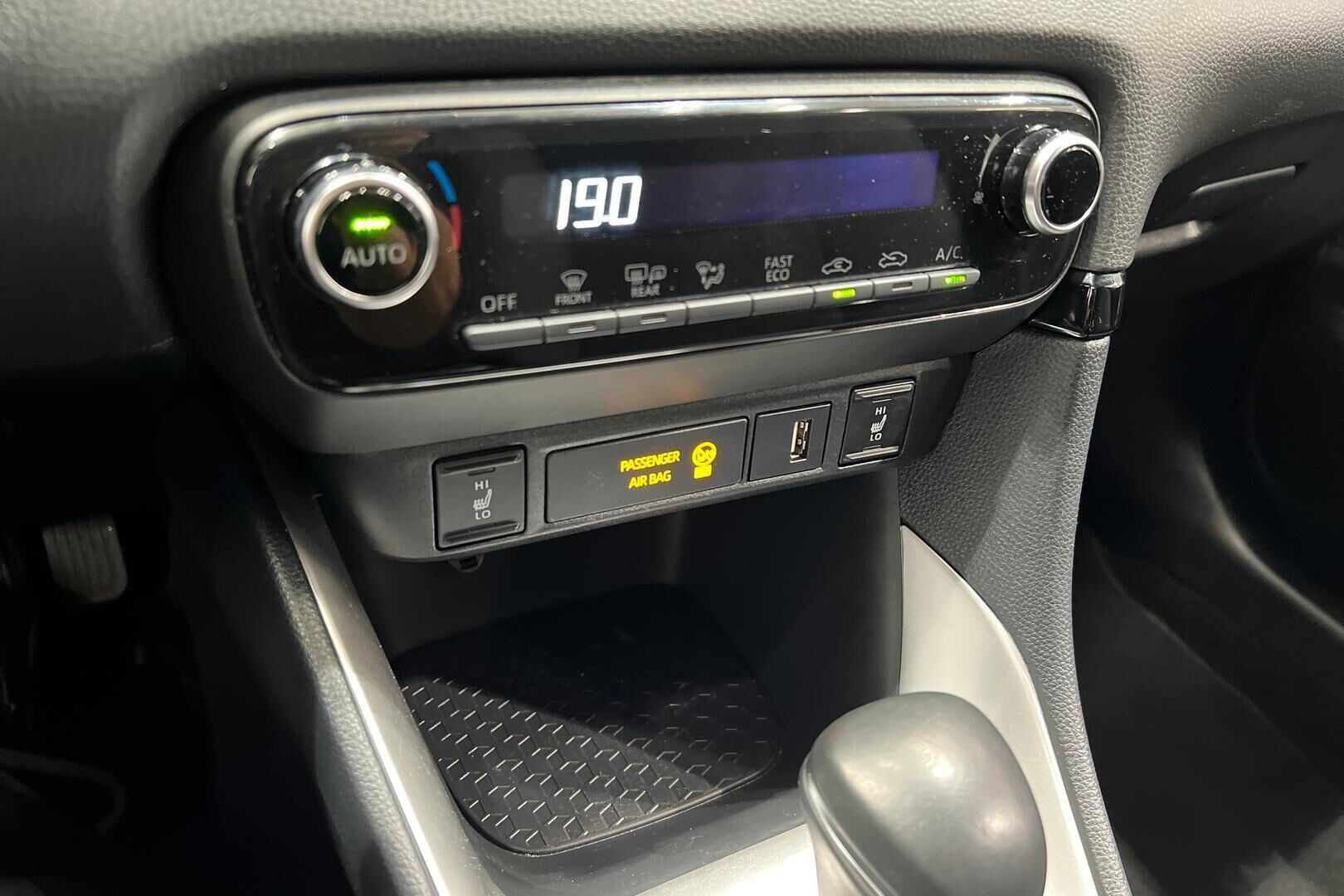 Toyota Yaris iso kuva 18