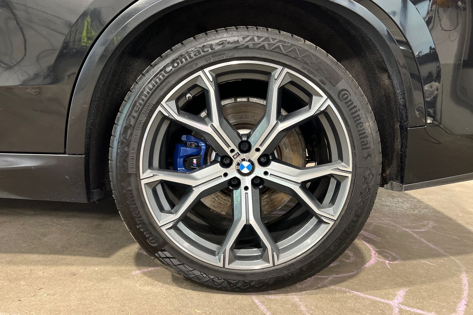 BMW X5 iso kuva 12
