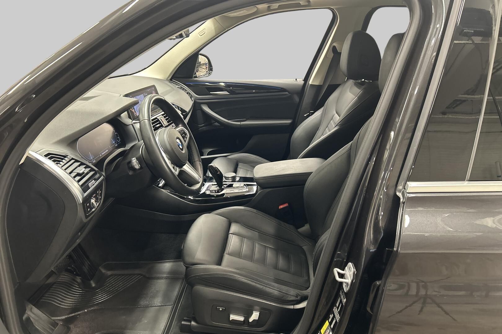 BMW X3 iso kuva 8