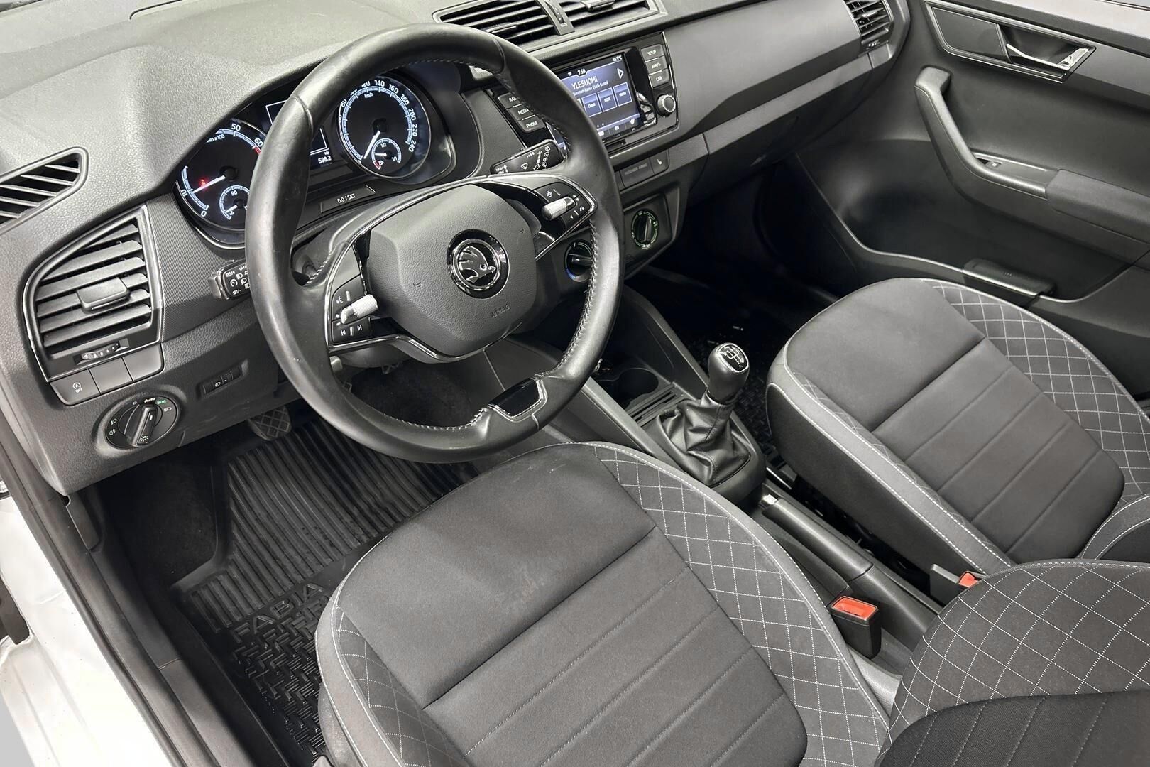 Skoda Fabia iso kuva 7