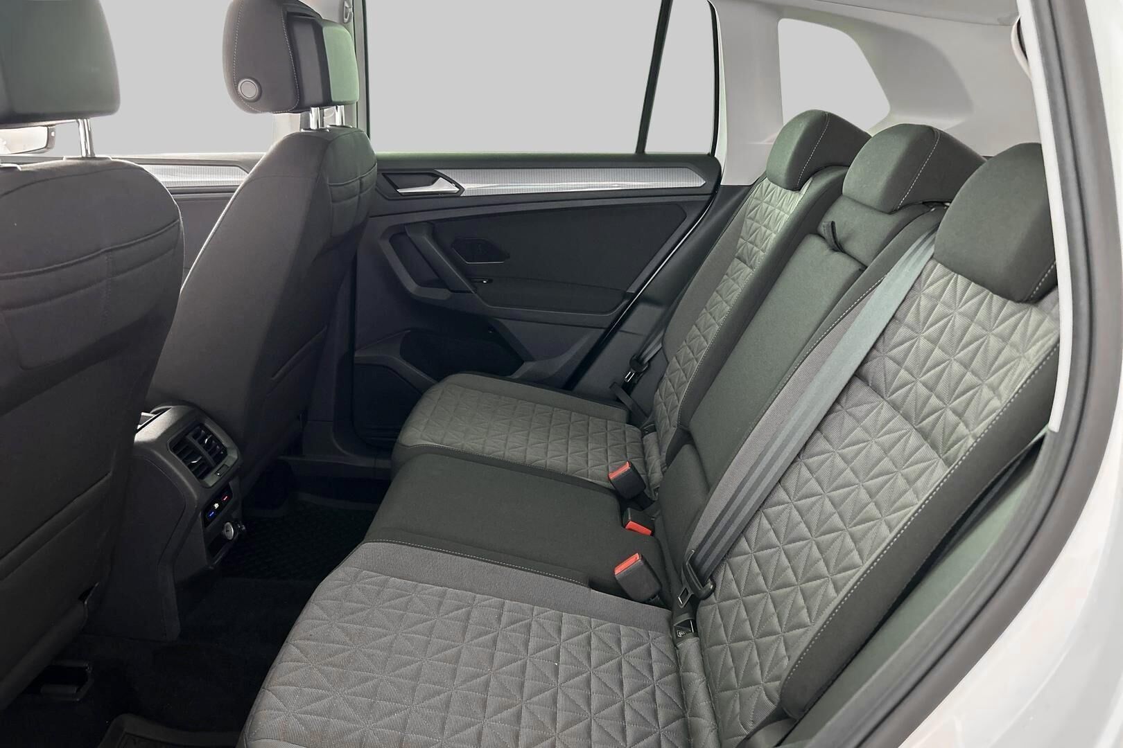 Volkswagen Tiguan iso kuva 10