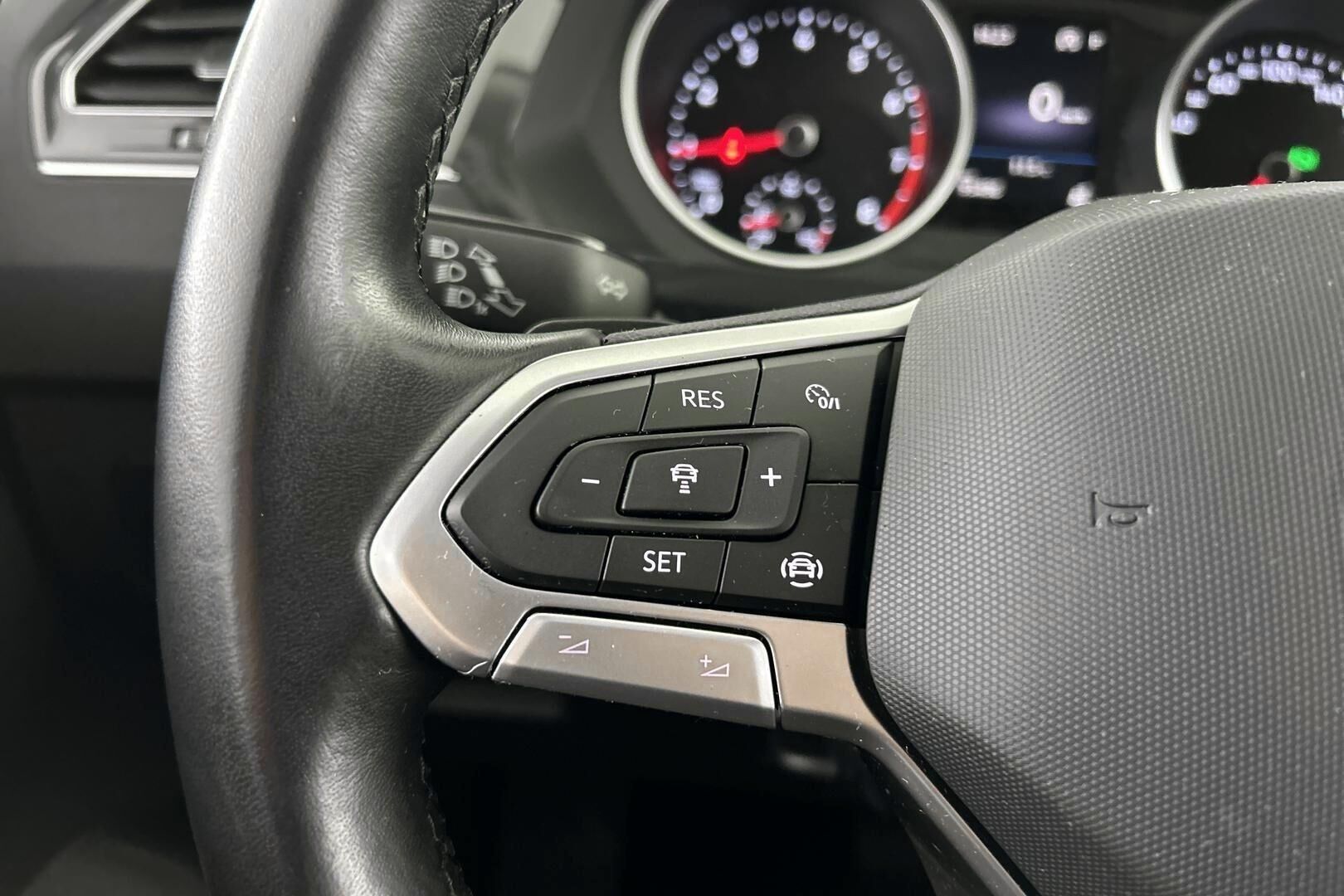 Volkswagen Tiguan iso kuva 17