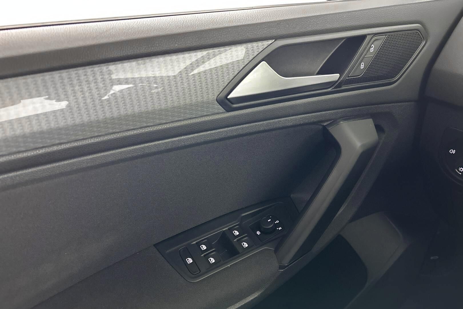 Volkswagen Tiguan iso kuva 21