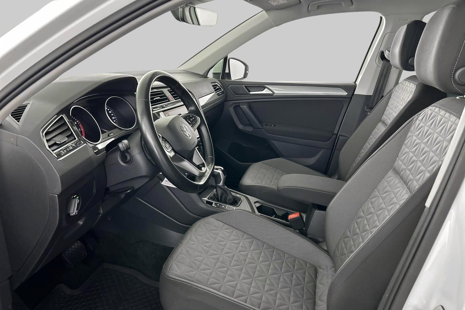 Volkswagen Tiguan iso kuva 9