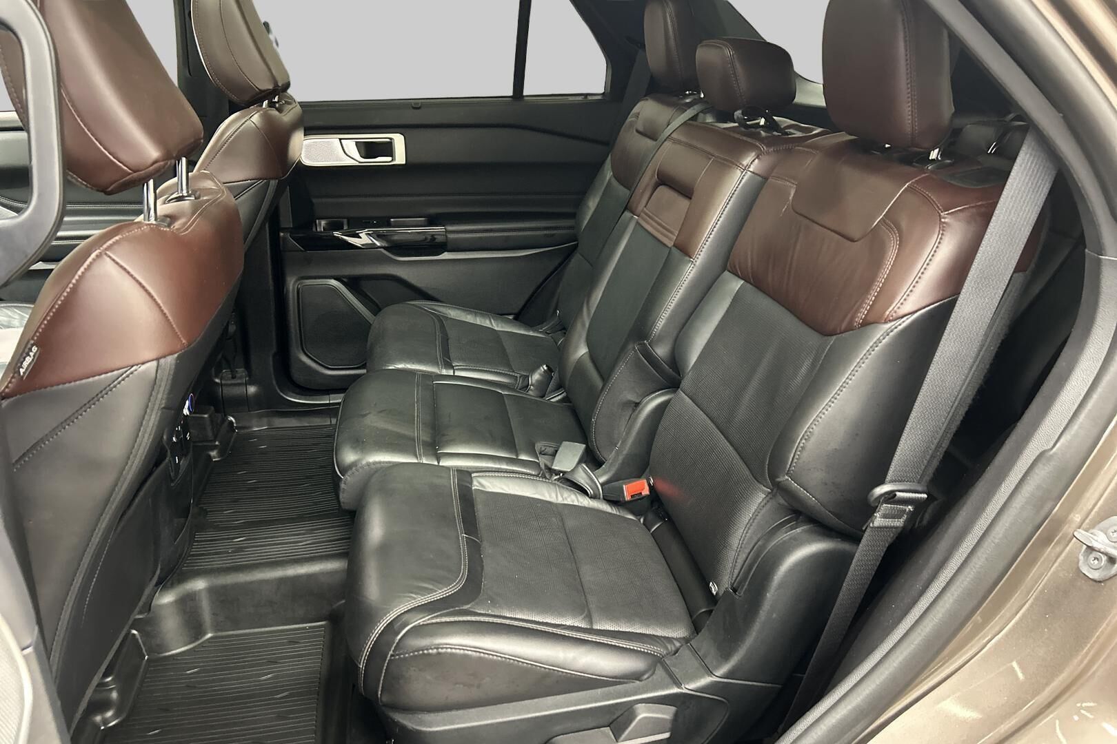 Ford Explorer iso kuva 25
