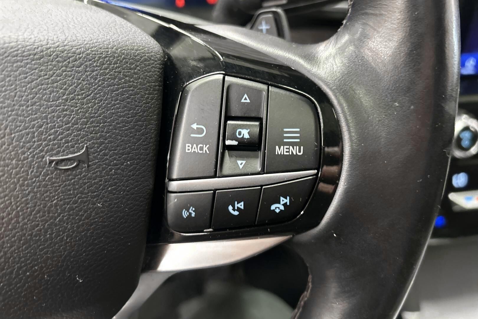 Ford Explorer iso kuva 15