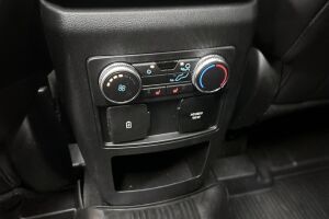 Ford Explorer esikatselu 19