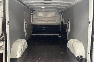 NISSAN NV300 esikatselu 11