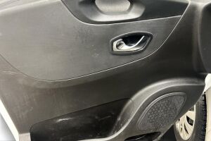 NISSAN NV300 esikatselu 13