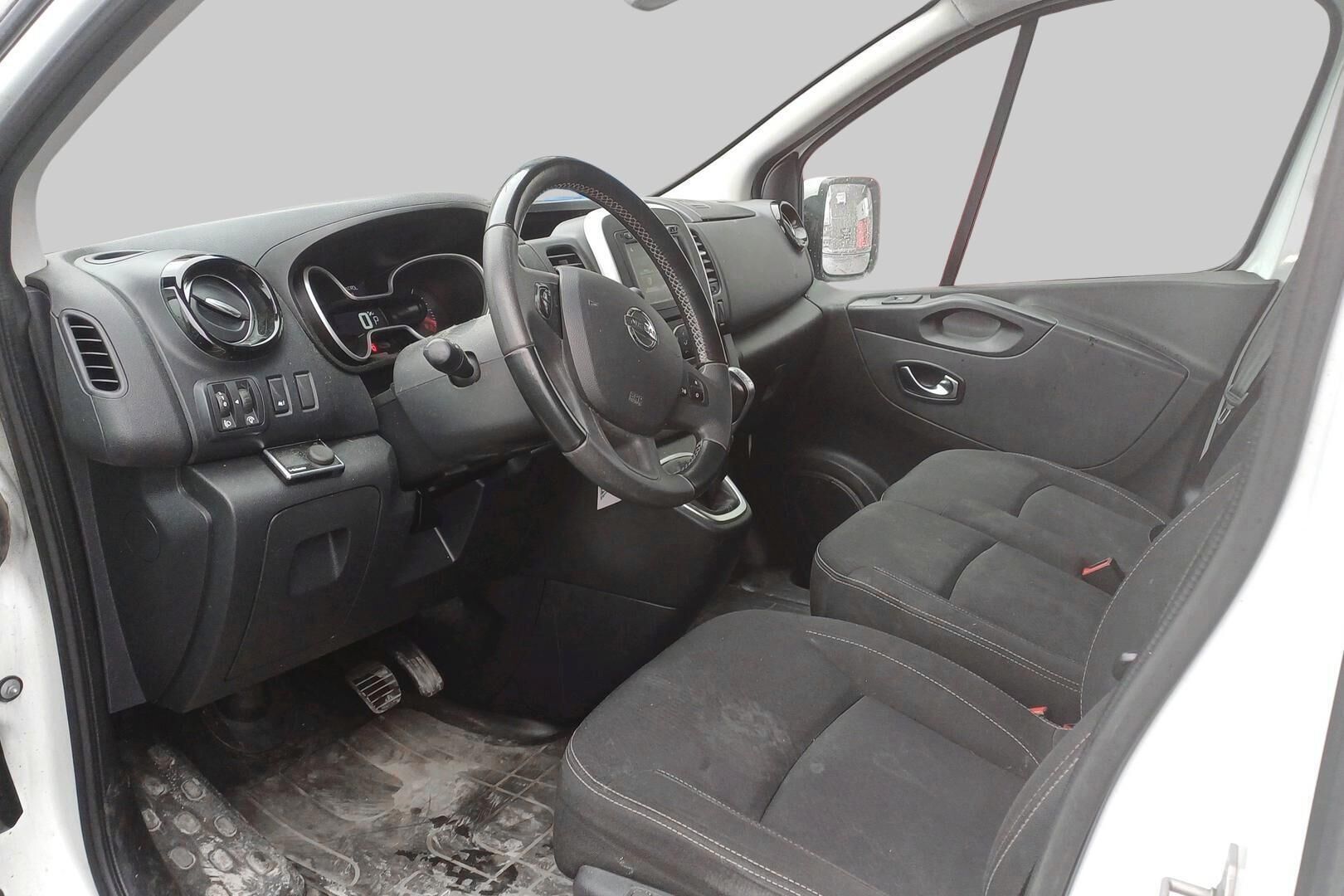 NISSAN NV300 iso kuva 2