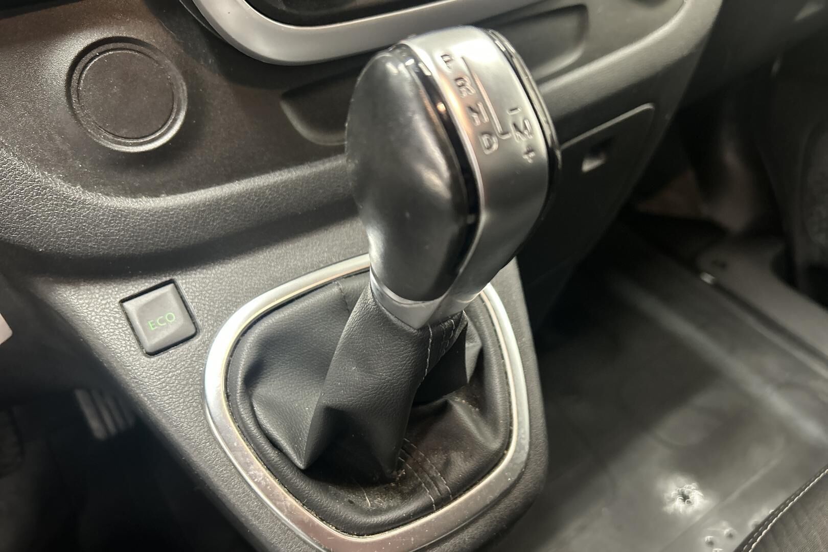 NISSAN NV300 iso kuva 22