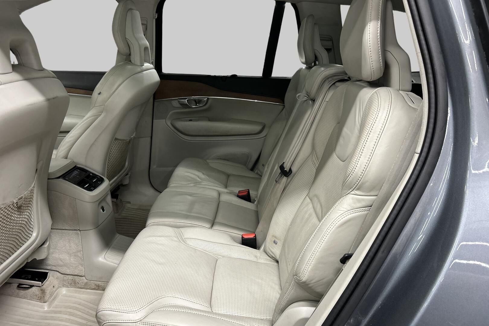 Volvo XC90 iso kuva 8