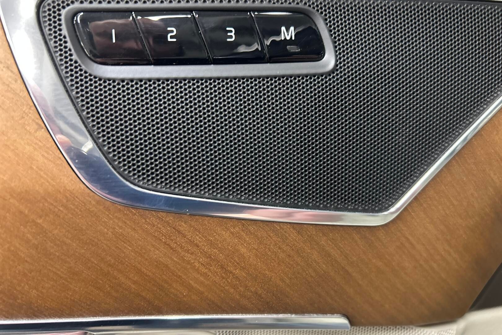 Volvo XC90 iso kuva 28