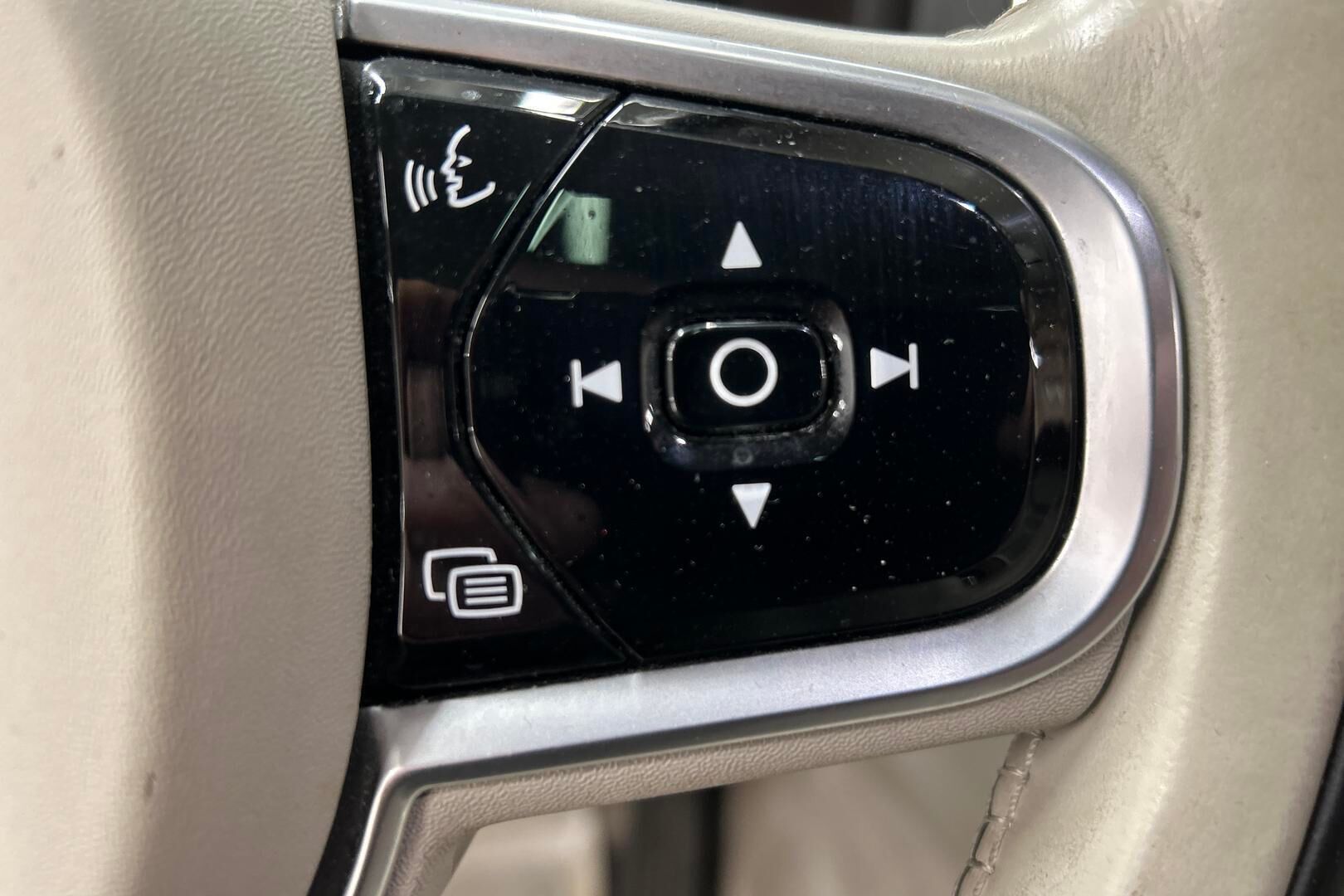 Volvo XC90 iso kuva 14