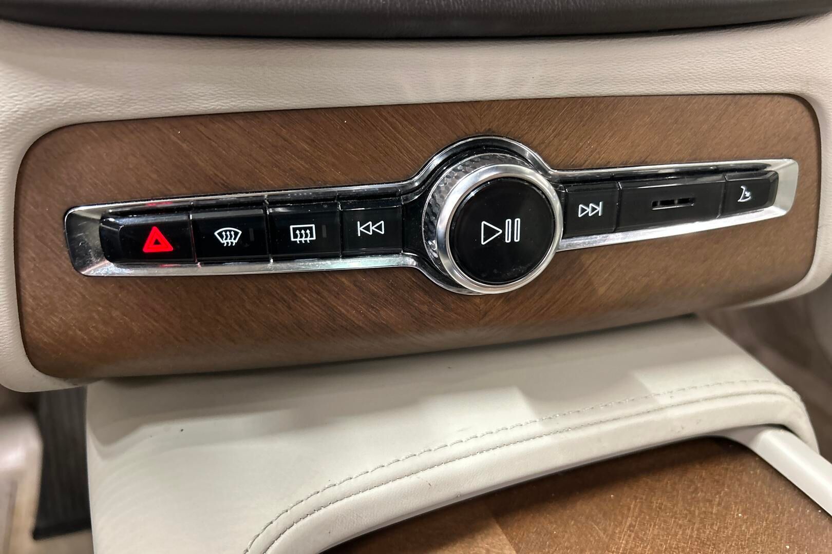 Volvo XC90 iso kuva 18