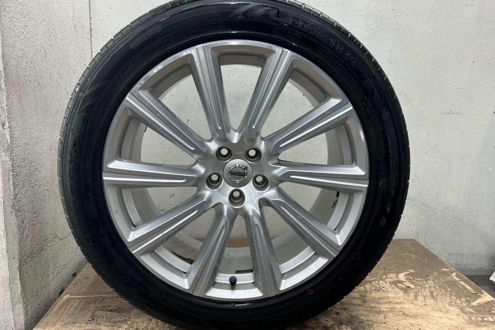 Volvo XC90 iso kuva 18