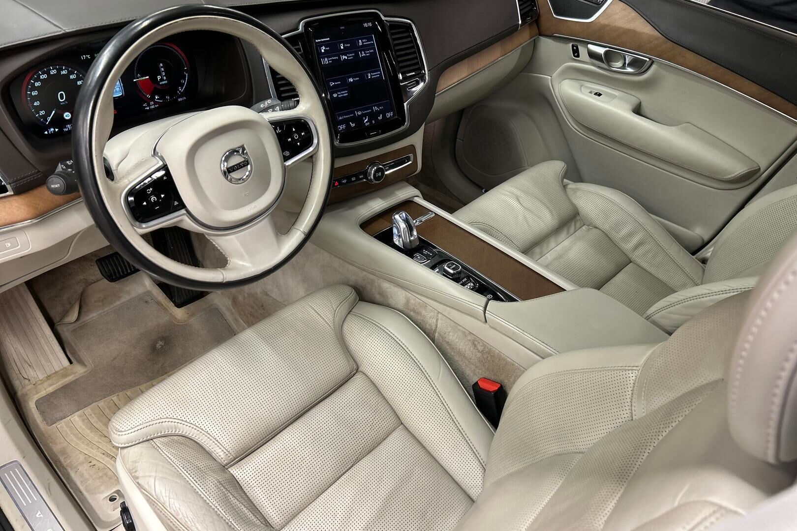 Volvo XC90 iso kuva 7