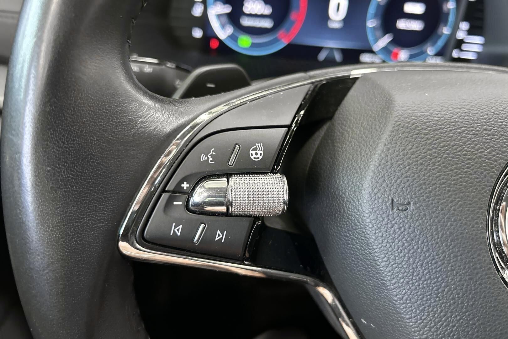 Skoda Octavia iso kuva 25