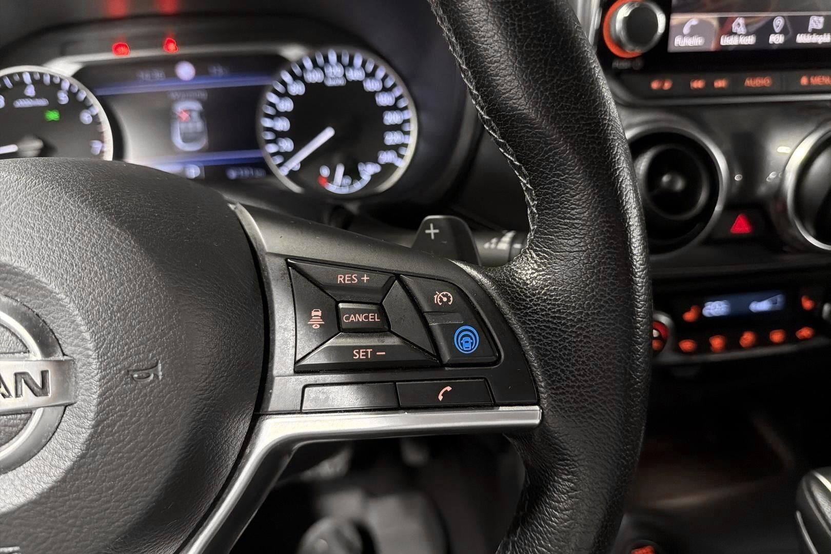 Nissan Juke iso kuva 15