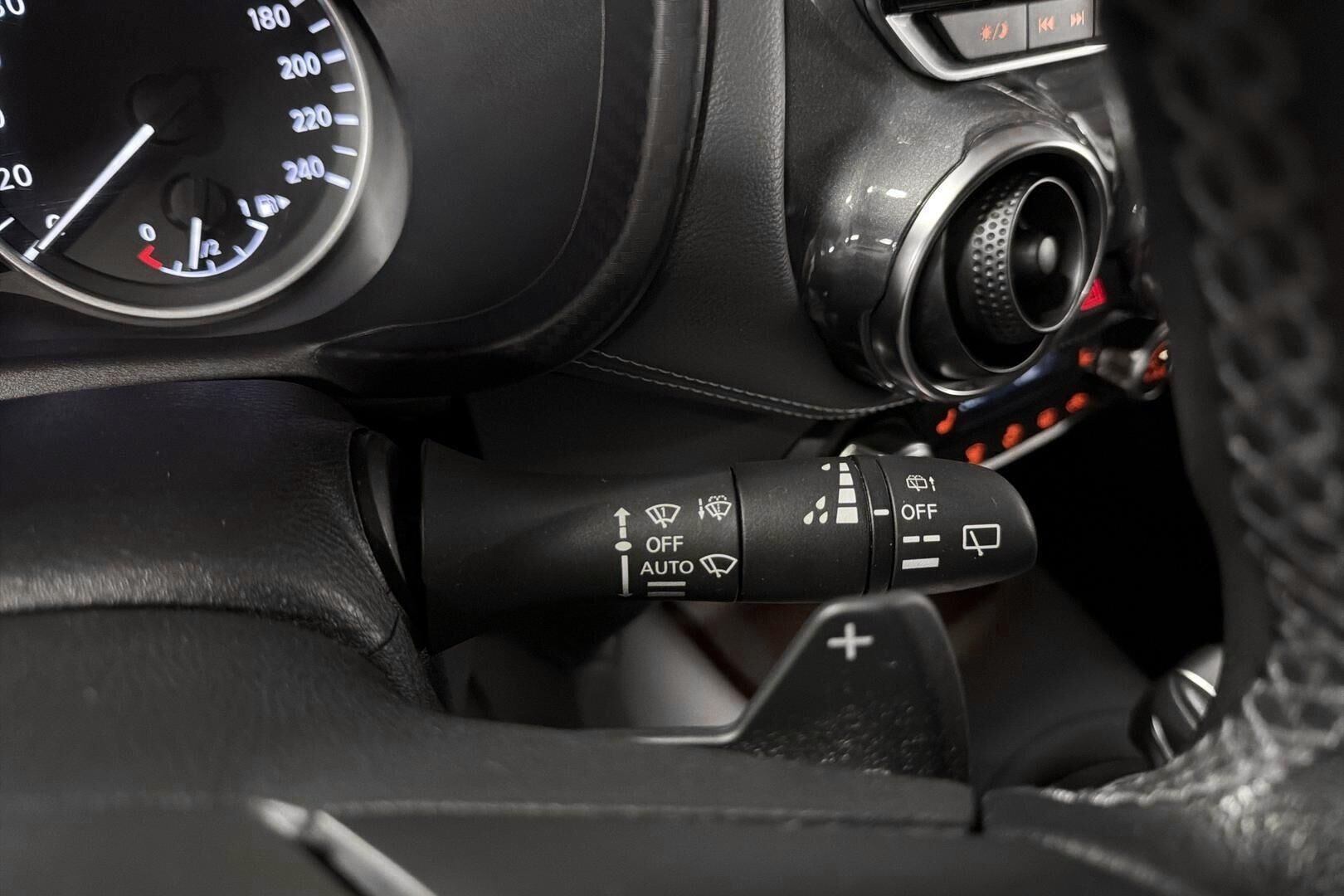 Nissan Juke iso kuva 17