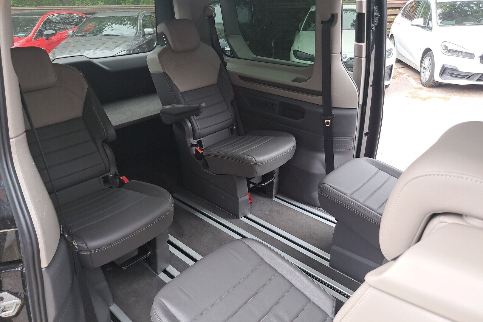 VOLKSWAGEN MULTIVAN iso kuva 2
