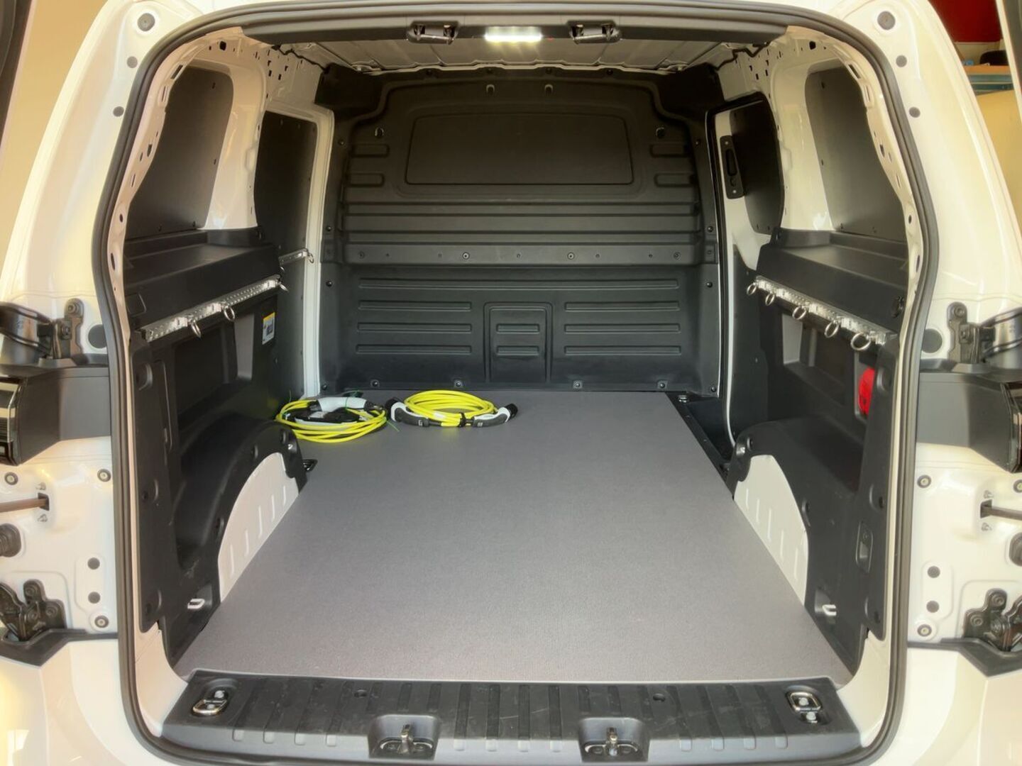 VOLKSWAGEN ID. BUZZ CARGO iso kuva 2