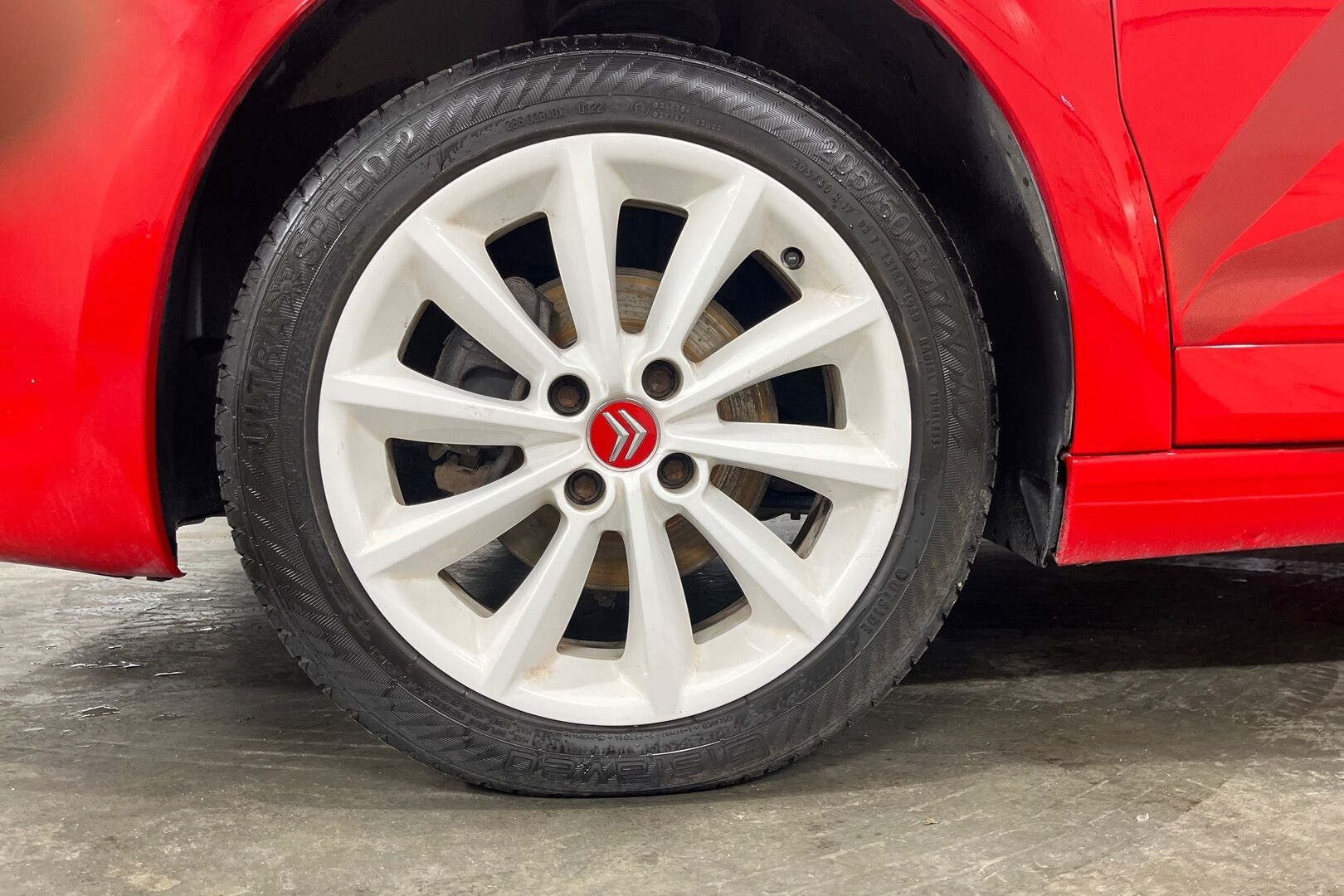 Citroen C4 iso kuva 10