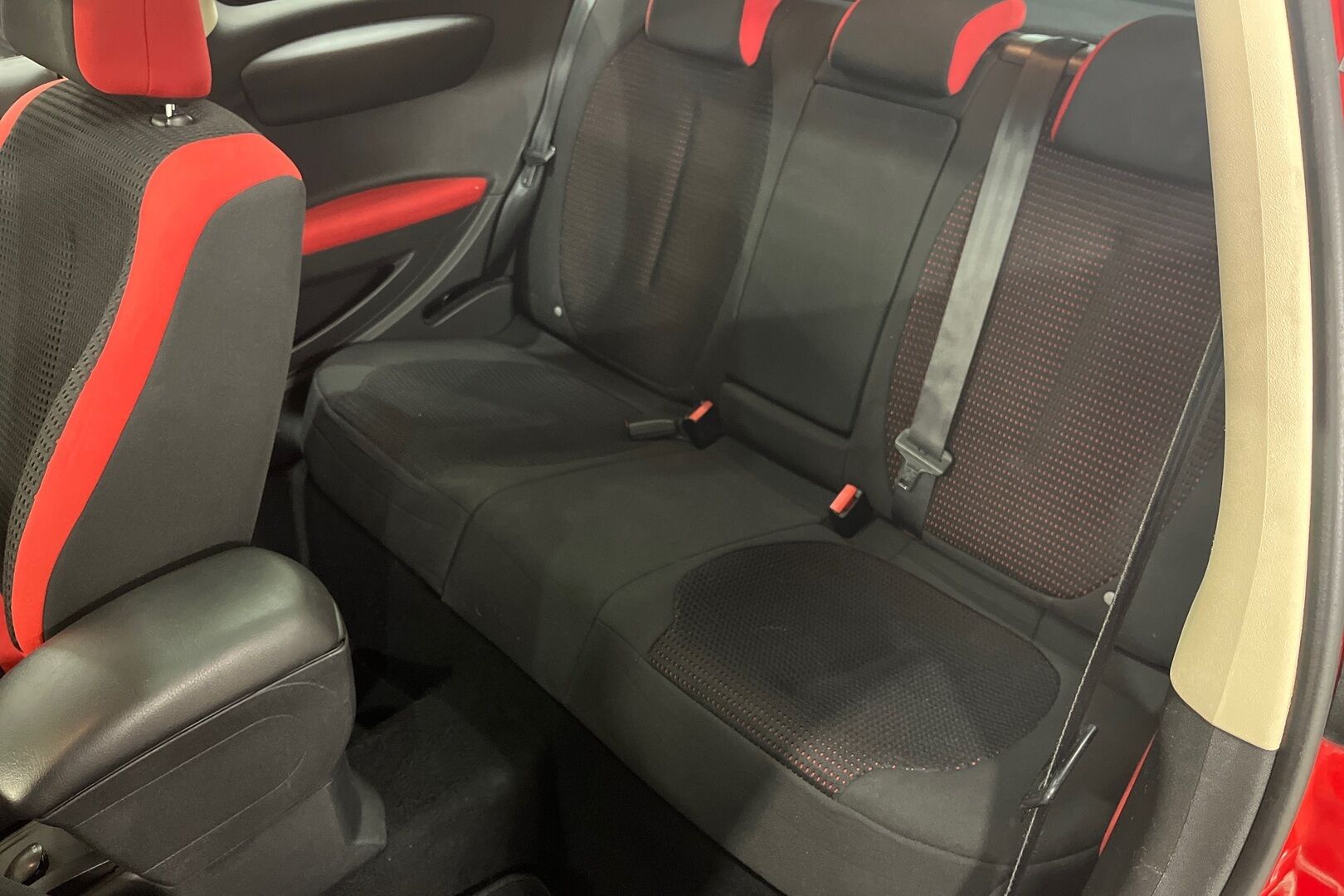 Citroen C4 iso kuva 8