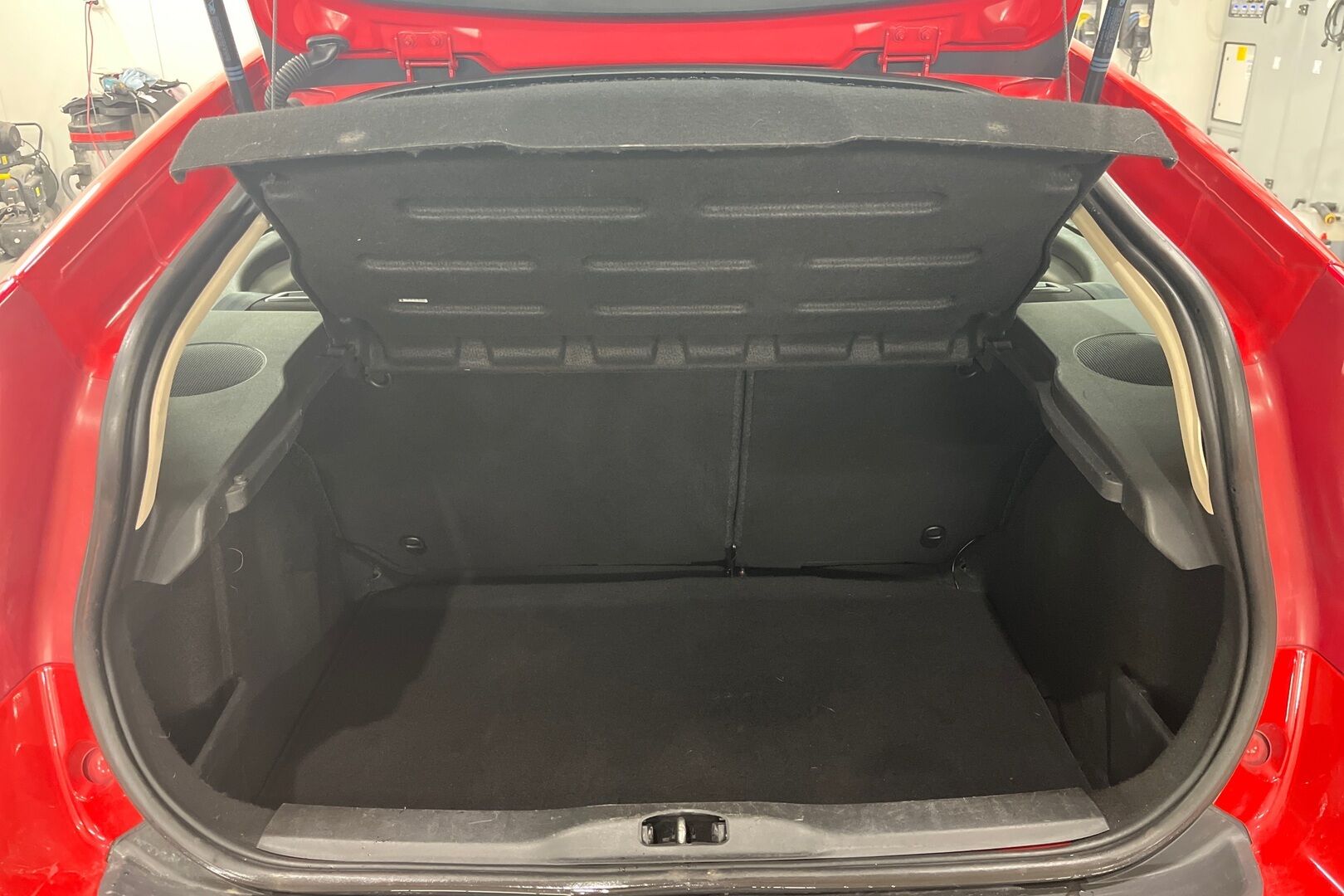 Citroen C4 iso kuva 9