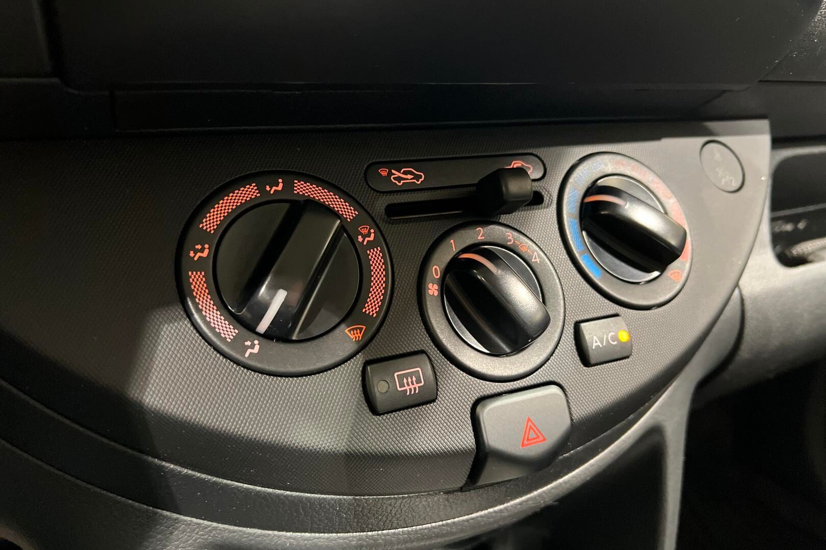 Nissan Note iso kuva 17