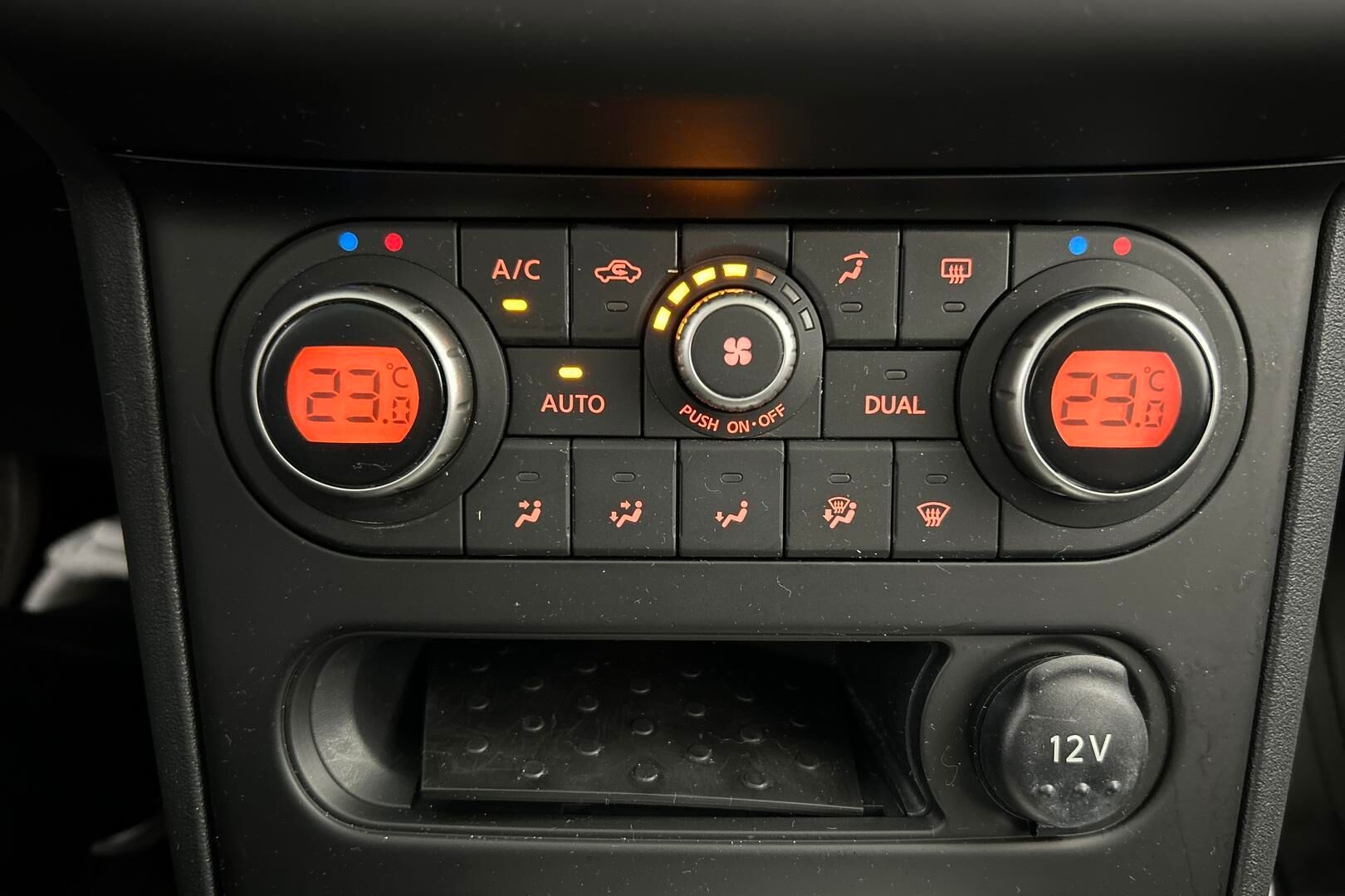 Nissan Qashqai iso kuva 24