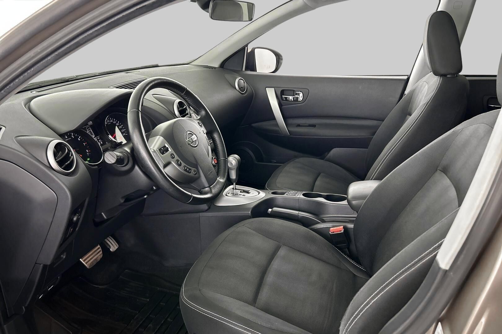 Nissan Qashqai iso kuva 9